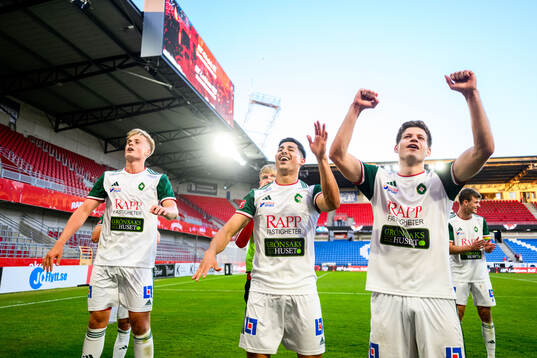 Skövde AIKs spelare jublar