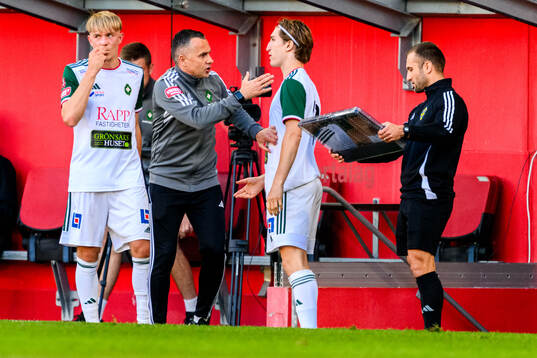 Skövde AIKs Emil Skillermo, tränare Srdjan Tufegdzic och