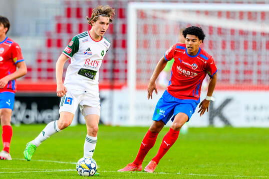 Skövde AIKs Hugo Engström och Helsingborgs Milan Silva