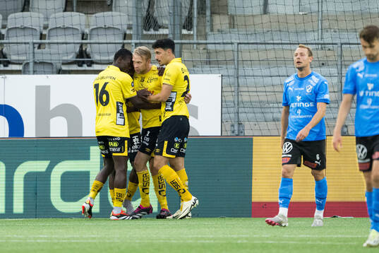 Elfsborgs Johan Larsson och Dion Krasniqi jublar efter 2-0