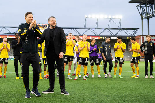 Elfsborgs assisterande tränare Christer Persson och manager Jimmy Thelin jublar