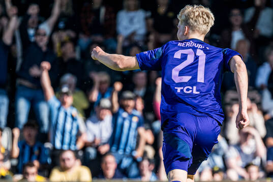 Djurgårdens Lucas Bergvall jublar efter 0-1