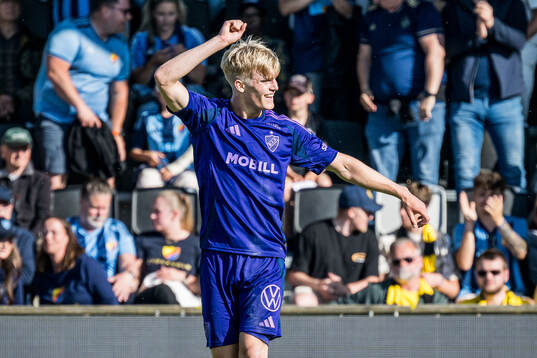 Djurgårdens Lucas Bergvall jublar efter 0-2