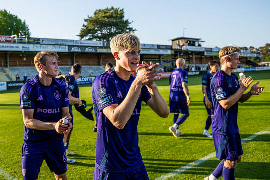 Djurgårdens Oskar Fallenius, Lucas Bergvall och Tobias Gulliksen jublar
