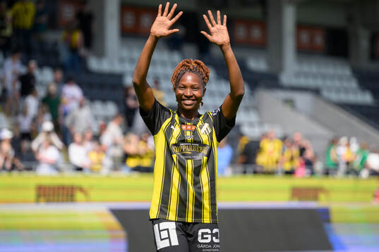 Häckens Aisha Masaka jublar