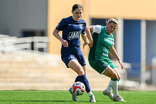Eskilstuna Uniteds Linda Hallin och Alingsås Rebecca