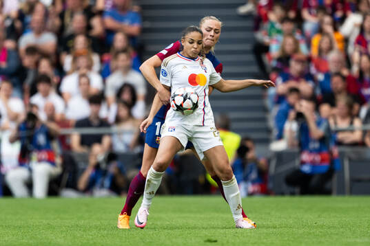 Delphine Cascarino of Lyon and Fridolina Rolfö of Barcelona