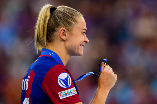 Fridolina Rolfö of Barcelona celebrates