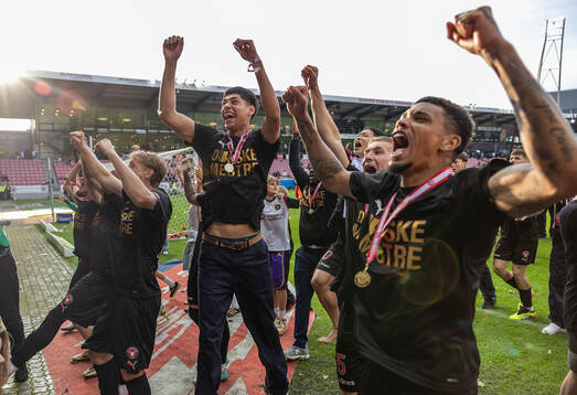  Midtjyllands spelare jublar efter match.
[DK=20240526: 3F Superliga på MCH Arena i Herning - FC Midtjylland vs. Silkeborg IF - ]
[UK=20240526: 3F Superliga at MCH Arena in Herning - FC Midtjylland vs. Silkeborg IF - ]
