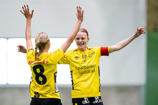 Elfsborgs Leann Nyström jublar med Linn Sångberg