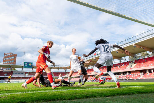 Djurgårdens målvakt Gina Schuller och Sura Yekka