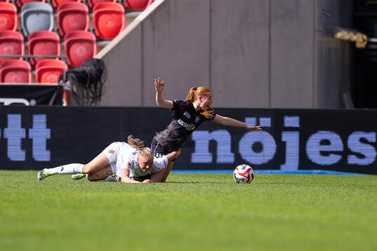 Djurgårdens Stinalisa Johansson och Växjö DFFs Tilde