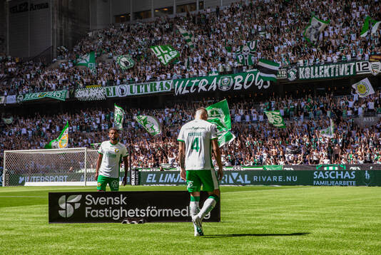 Hammarbys Edvin Kurtulus innan fotograferingen av startelvan