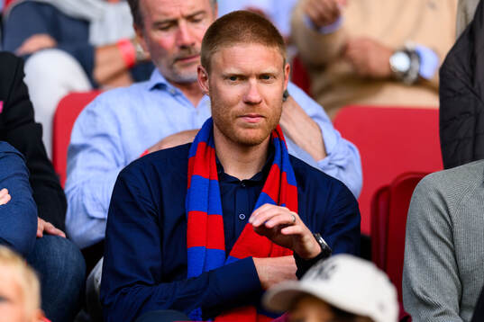 Markus Holgersson på läktaren