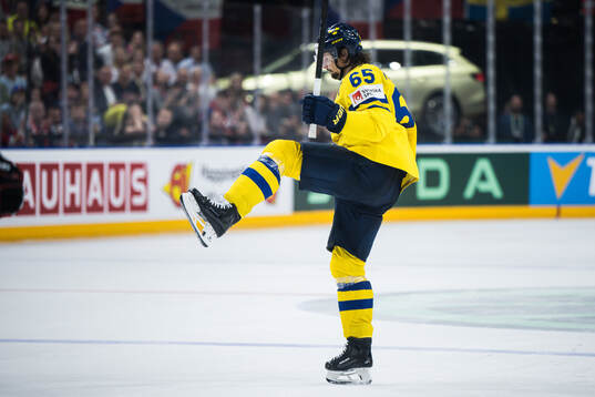 Erik Karlsson of Sweden celebrates