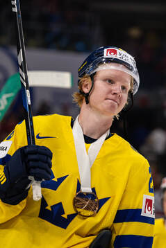 Rasmus Dahlin of Sweden with his bronze medal