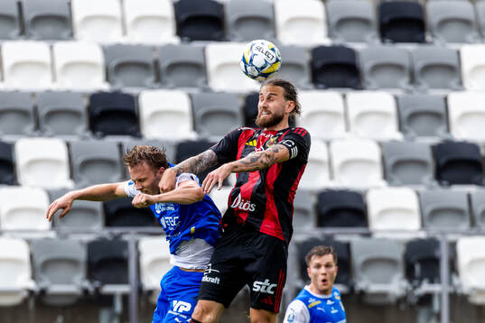 IK Oddevolds Gabriel Sandberg och Östersunds Ali Suljic