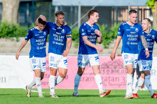 Trelleborgs Eren Alievski jublar med Tobias Karlsson