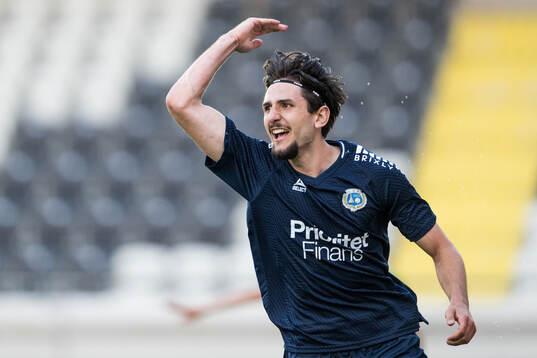 Utsiktens Filip Trpcevski jublar efter 1-0