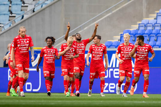 Värnamos Johnbosco Samuel Kalu jublar