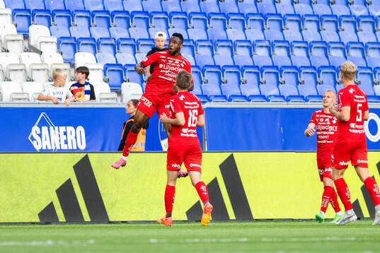 Värnamos Johnbosco Samuel Kalu jublar