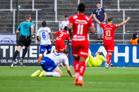 Värnamos Ajdin Zeljkovic jublar