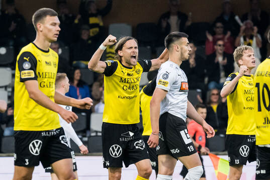 Mjällbys Tom Pettersson jublar