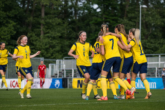 Vera Andersson, Emma Broddheimer and Bianca Hultbäck Nattland of Sweden celebrates after 1-1