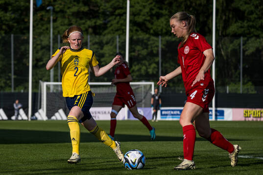 Vera Andersson of Sweden and Andrea Termansen of Denmark