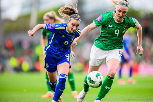 Kosovare Asllani of Sweden and Louise Quinn of Ireland