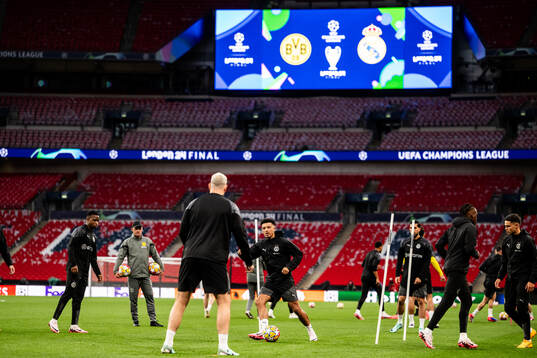 Bla gjennom flere bilder av Football, UEFA Champions League, Dortmund, Training