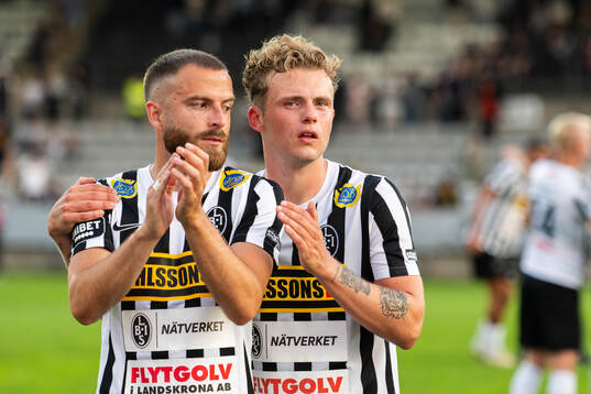 Landskronas Filip Sachpekidis och Frederik Ihler jublar efter slutsignalen