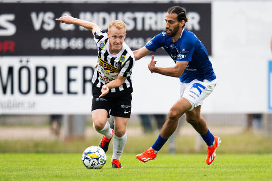 Landskronas David Edvardsson jagas av Trelleborgs Hady