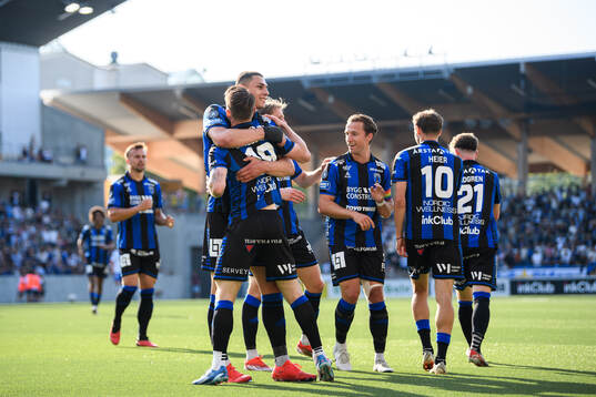 Sirius Noel Milleskog jublar med lagkamrater efter 2-0