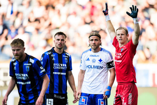 Sirius Henrik Castegren och målvakt Jakob Tånnander mot