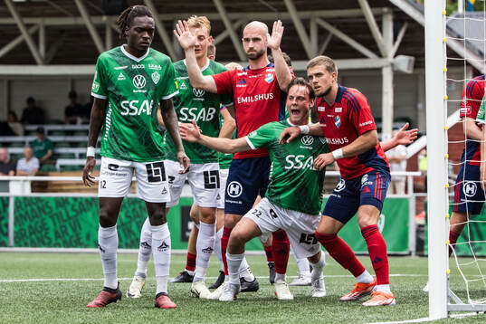Brages Ieltsin Jeronimo Semedo Camoes och Östers Adam Bergmark Wiberg och Brages Cesar Weilid och Östers Chriss-Albin Mörfelt