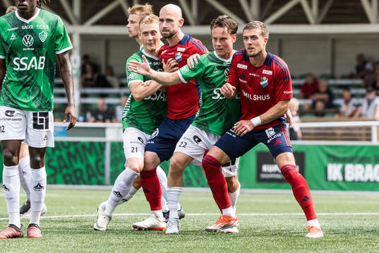 Brages Henry Sletsjøe och Östers Sebastian Hedlund och Brages Cesar Weilid och Östers Ivan Kricak
