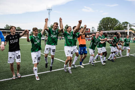 Brages spelare jublar