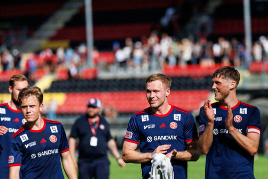Sandvikens IFs James Joseph Kirby jublar