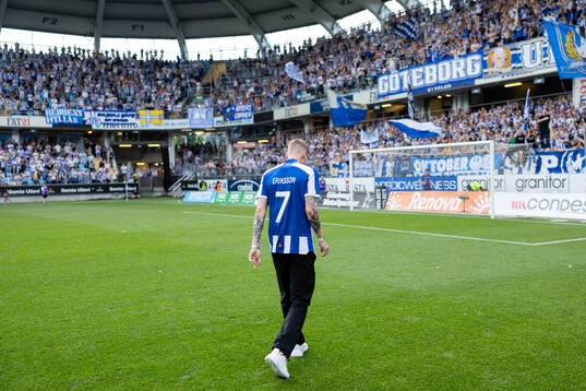 IFK Göteborgs Sebastian Eriksson hyllas av publiken