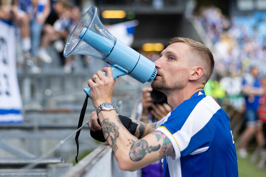IFK Göteborgs Sebastian Eriksson hyllas av och tackar