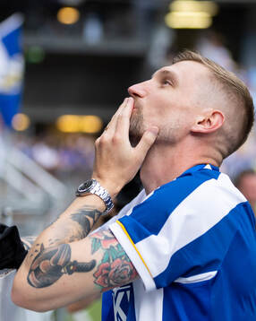 IFK Göteborgs Sebastian Eriksson hyllas av och tackar