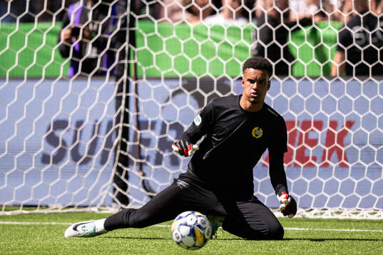 Hammarbys målvakt Oliver Dovin