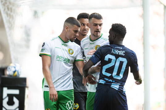 Hammarbys Edvin Kurtulus och Pavle Vagic mot Djurgårdens