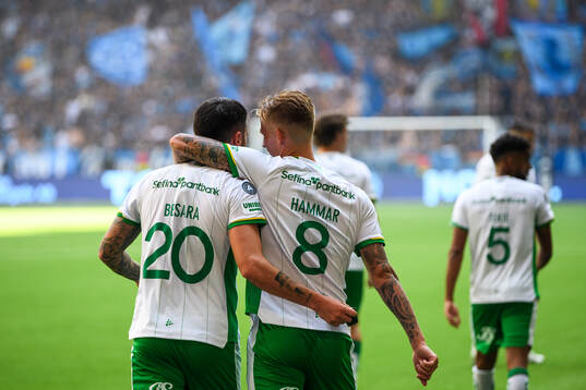 Hammarbys Nahir Besara och Fredrik Hammar jublar efter 0-2