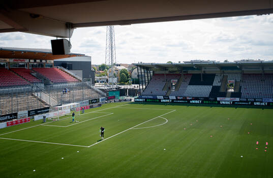 IK Oddevolds målvakt Armin Ibrahimovic värmer upp