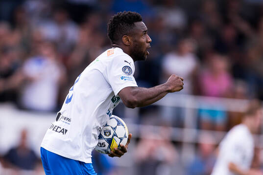 Värnamos Johnbosco Samuel Kalu jublar