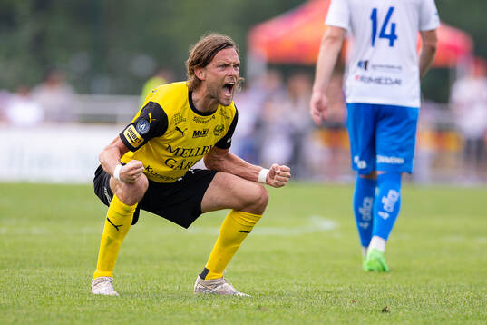 Mjällbys Tom Pettersson jublar
