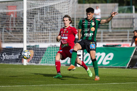 Skövde AIKs Hugo Engström och Varbergs Marc Ante Tokich