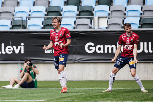 Örgrytes Linus Tagesson och Viktor Lundberg jublar